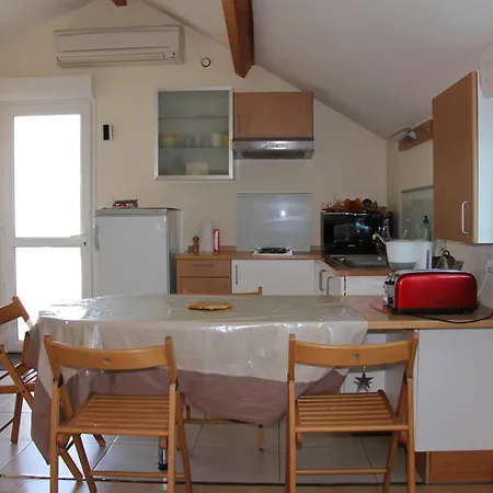 Meuble 2* Climatise Dans Un Quartier Calme Dijon Exterior foto