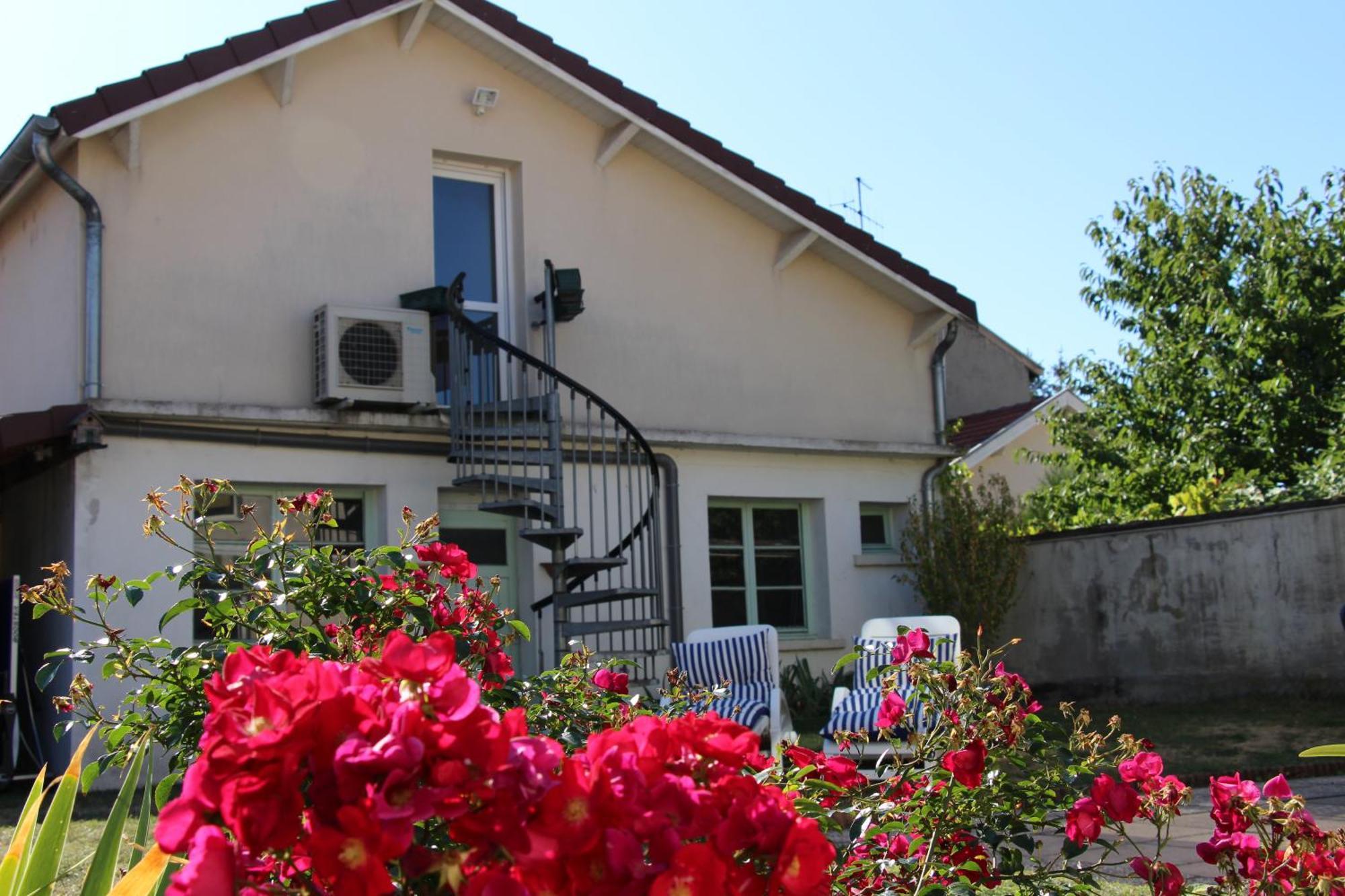 Meuble 2* Climatise Dans Un Quartier Calme * Dijon
